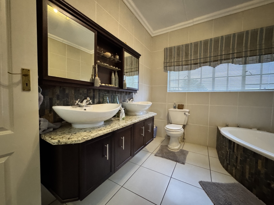 4 Bedroom Property for Sale in Wilkoppies North West